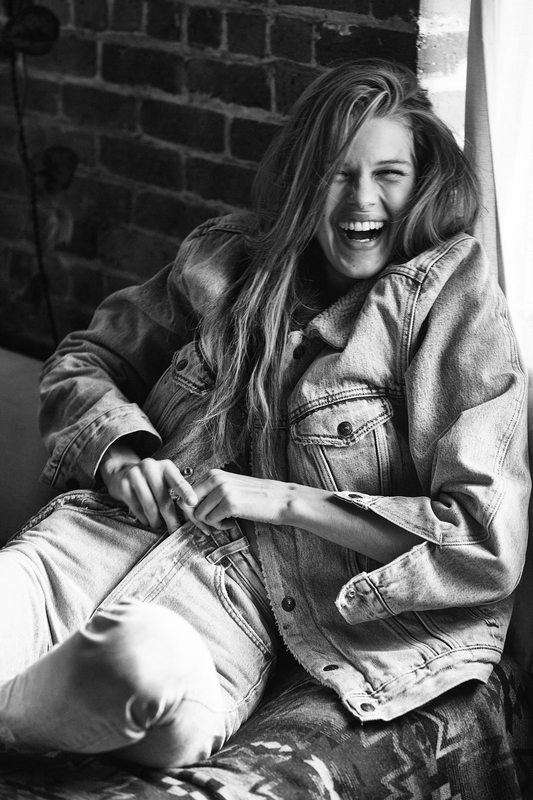 Kim Riekenberg  nackt